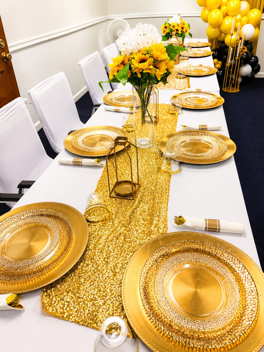 Gold charger place settings with fresh florals